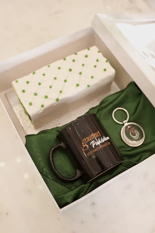 Azadi White Cake & Pastries Box