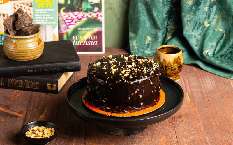 Snicker Chocolate Cake 